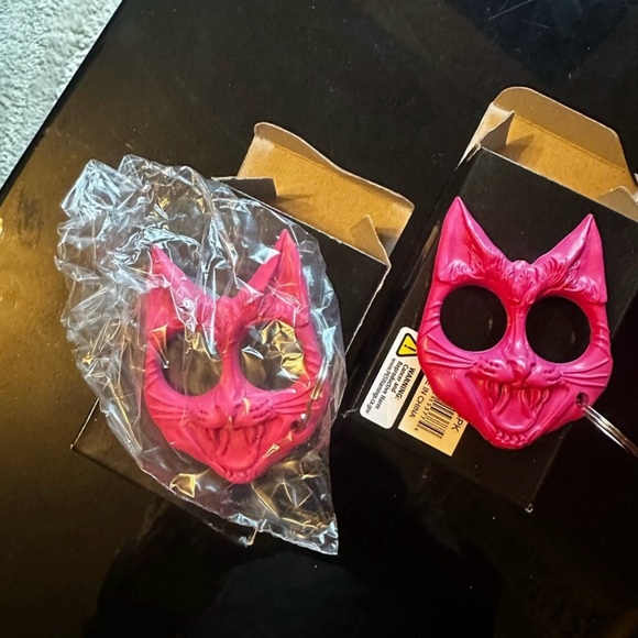 women’s self defense key chain- THIS IS THE PRICE FOR KEYCHAIN - Picture 2 of 3